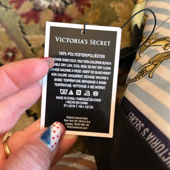 Victoria Secret Packable Beach Blanket - Picture 5 of 5